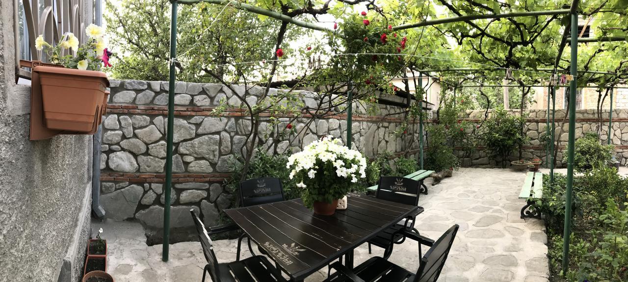 Mari Guest House Telavi Exterior foto